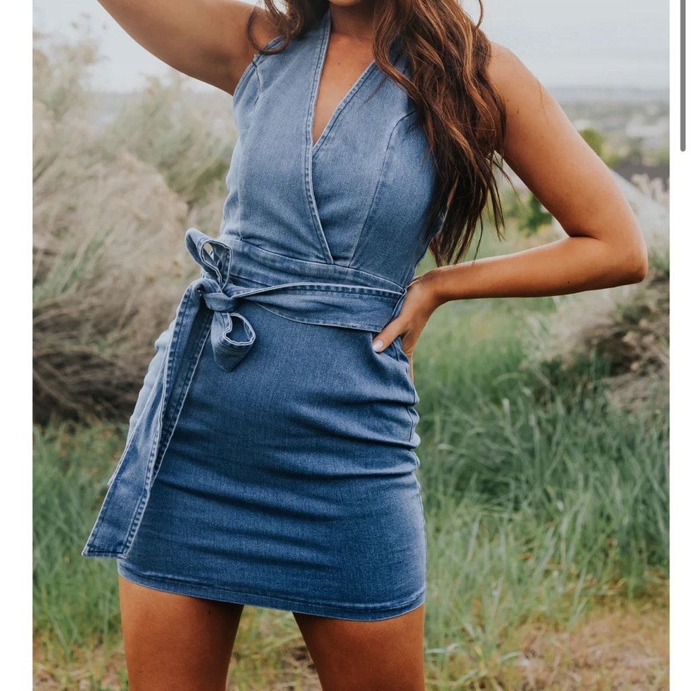 Denim Surplice Halter Waist Tie Dress
Size L
